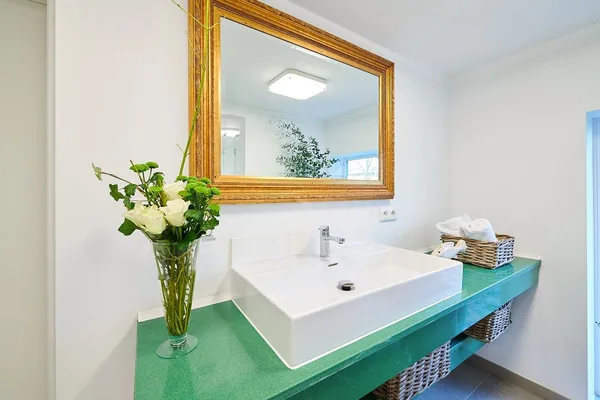Exklusives Wohnen im umgebauten Stallgebäude – Badezimmer, Ferienwohnung in Bad Zwischenahn