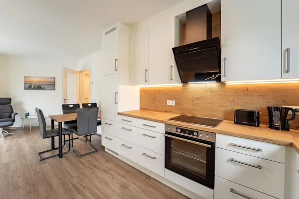 Moderne Ferienwohnung mit SUPs, Balkon und Parkplatz – Küche / Küchenzeile, Ferienwohnung in Bad Zwischenahn