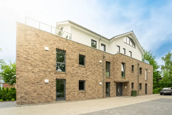 Moderne Ferienwohnung mit SUPs, Balkon und Parkplatz – Hauptansicht, Ferienwohnung in Bad Zwischenahn