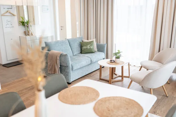Windbrecher – Wohnzimmer, Ferienwohnung in Bad Zwischenahn